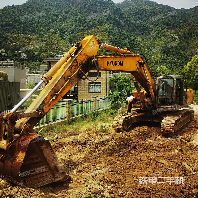 現(xiàn)代R335-7挖掘機