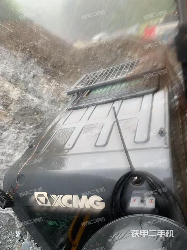 驾驶室顶部(整机外观) 驾驶室顶部(整机外观)