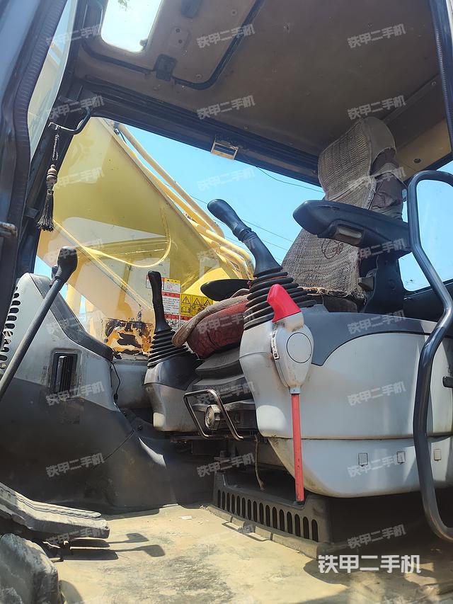 驾驶室整体(整机外观) 驾驶室整体(整机外观)