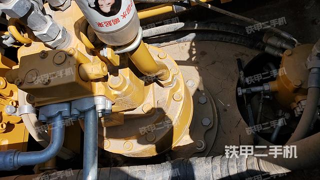 回转马达和主控阀（整机外观）