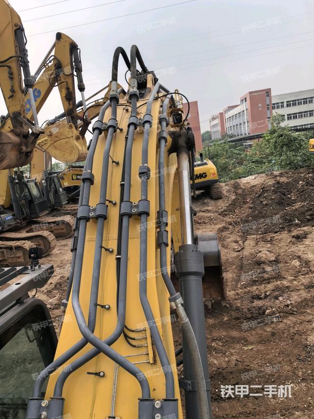 大臂背部俯视(工作和回转装置) 大臂背部俯视(工作和回转装置)