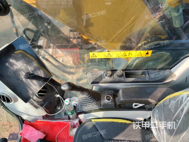 座椅右側(cè)控制臺/鑰匙門/油門/含右手柄（駕駛室部分）