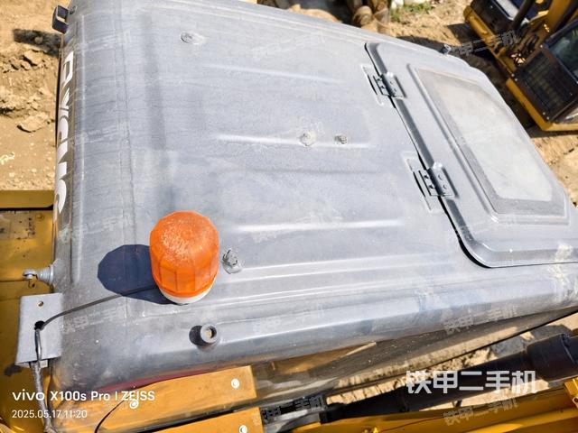 駕駛室頂部(整機外觀) 駕駛室頂部(整機外觀)