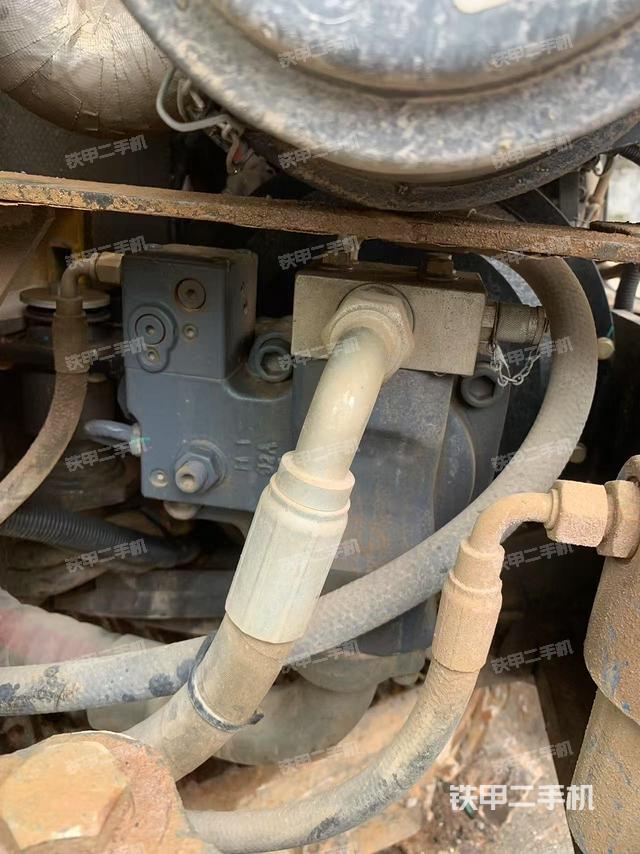 液壓泵艙室正面整體（整機(jī)外觀）