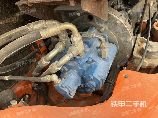 液压泵舱室正面整体(整机外观) 液压泵舱室正面整体(整机外观)