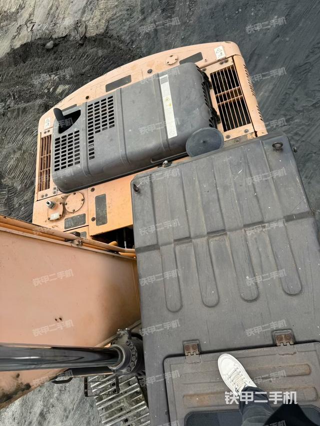 駕駛室頂部(整機外觀) 駕駛室頂部(整機外觀)