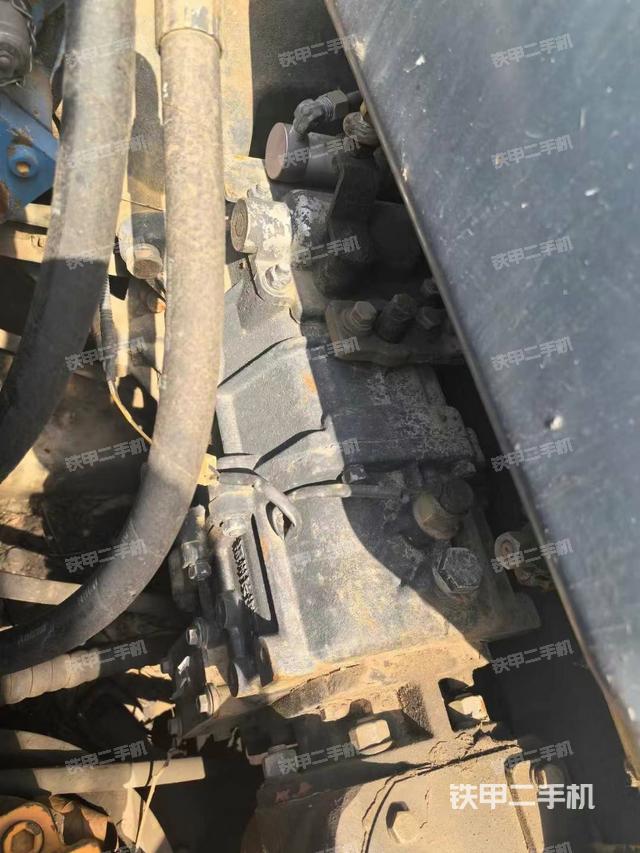 回轉馬達和主控閥（整機外觀）