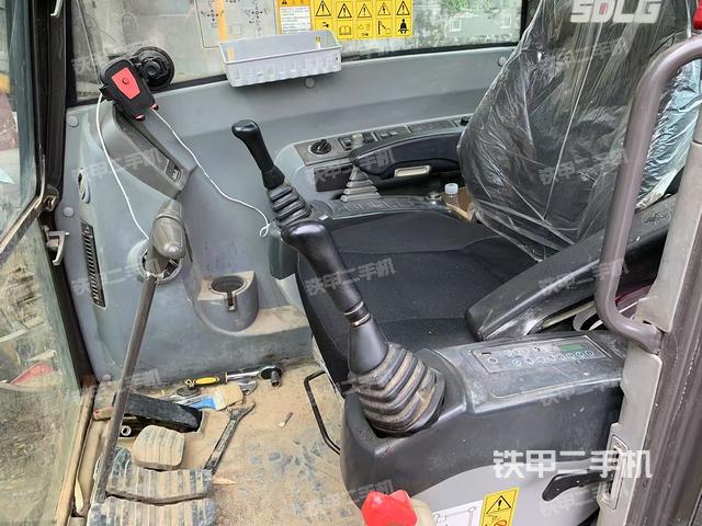 駕駛室整體（整機(jī)外觀）