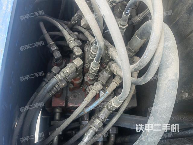 回轉馬達和主控閥（整機外觀）