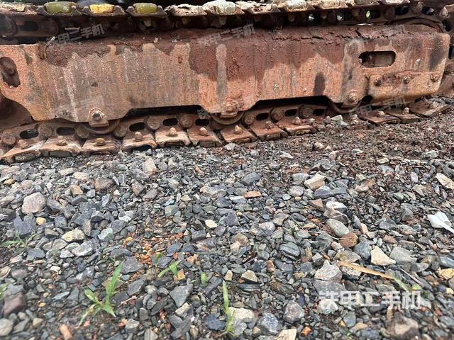 单侧履带整体(整机外观) 单侧履带整体(整机外观)