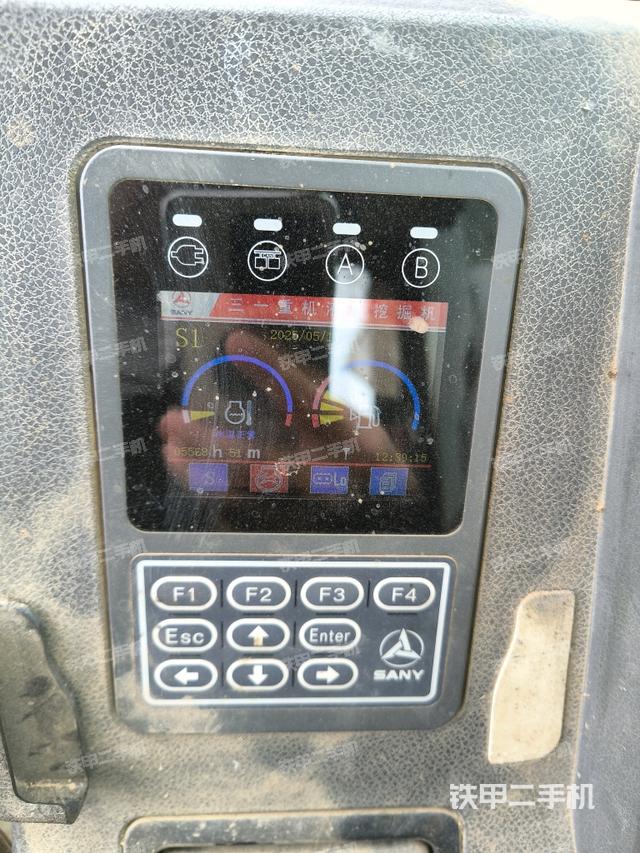 座椅右側控制臺/鑰匙門/油門/含右手柄（駕駛室部分）