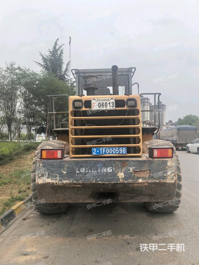 正后方(整機(jī)外觀) 正后方(整機(jī)外觀)