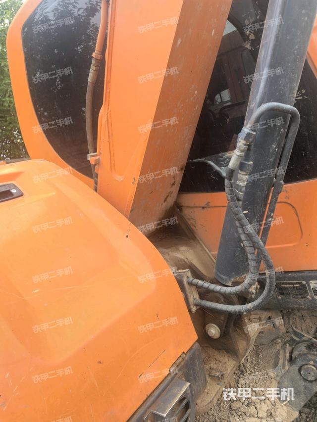 大臂根部?斜（工作和回轉(zhuǎn)裝置）