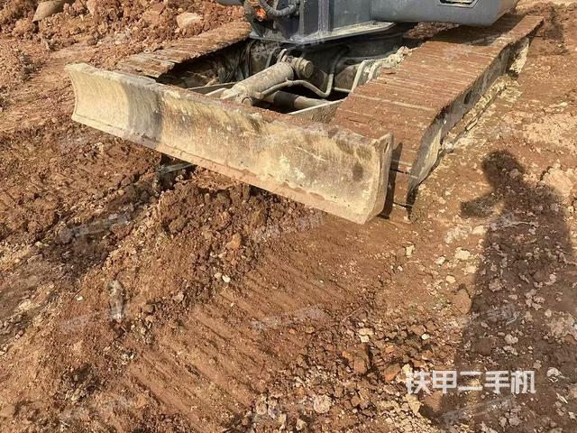 轉盤和下車架正前(工作和回轉裝置) 轉盤和下車架正前(工作和回轉裝置)