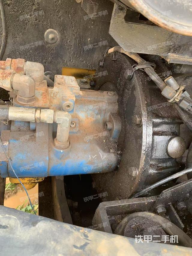 液壓泵艙室正面整體(整機(jī)外觀) 液壓泵艙室正面整體(整機(jī)外觀)