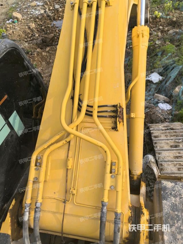 大臂背部俯視(工作和回轉(zhuǎn)裝置) 大臂背部俯視(工作和回轉(zhuǎn)裝置)