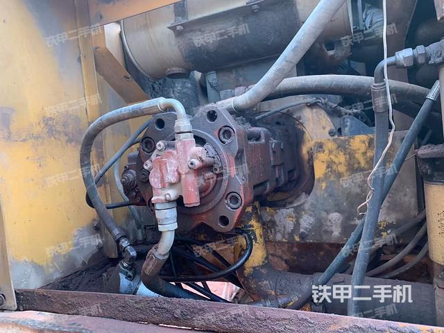 液壓泵艙室正面整體(整機外觀) 液壓泵艙室正面整體(整機外觀)