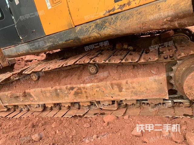單側(cè)履帶整體(整機外觀) 單側(cè)履帶整體(整機外觀)