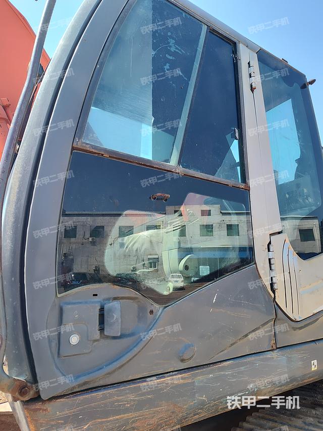 驾驶室整体(整机外观) 驾驶室整体(整机外观)