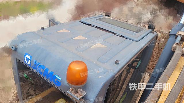 驾驶室顶部（整机外观）