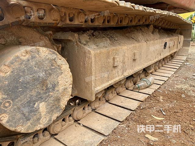 單側(cè)履帶整體(整機外觀) 單側(cè)履帶整體(整機外觀)