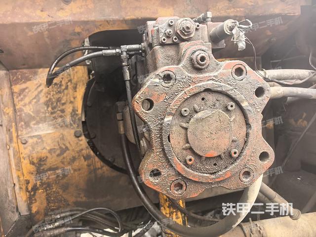 液壓泵斜45?右(大件艙室) 液壓泵斜45?右(大件艙室)