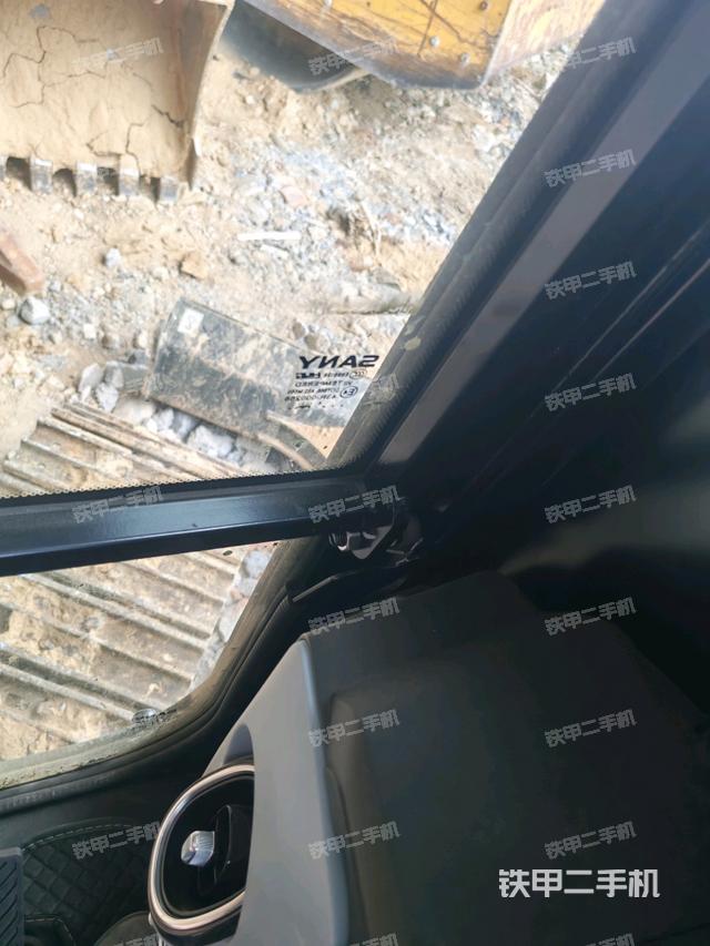 后窗玻璃角標（駕駛室部分）