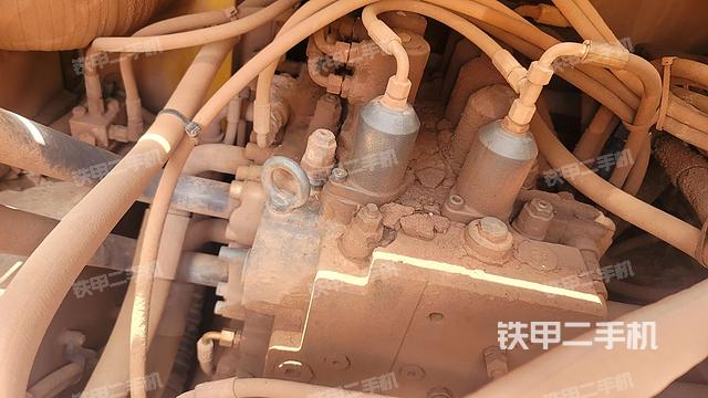 回转马达和主控阀（整机外观）