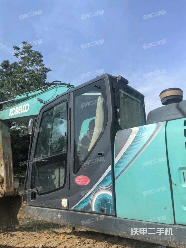 驾驶室左后45度(驾驶室部分) 驾驶室左后45度(驾驶室部分)