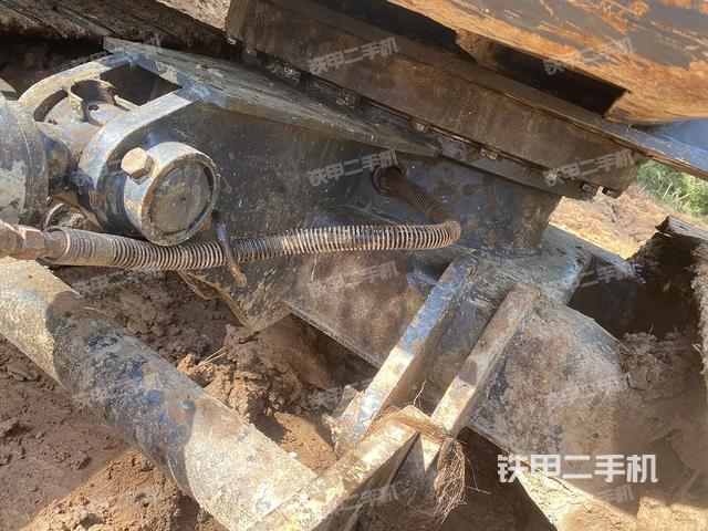 回轉(zhuǎn)馬達(dá)和主控閥(整機(jī)外觀) 回轉(zhuǎn)馬達(dá)和主控閥(整機(jī)外觀)