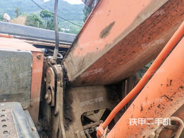 大臂根部?斜視(工作和回轉(zhuǎn)裝置) 大臂根部?斜視(工作和回轉(zhuǎn)裝置)
