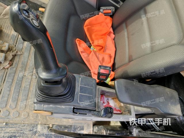 座椅后部(駕駛室部分) 座椅后部(駕駛室部分)