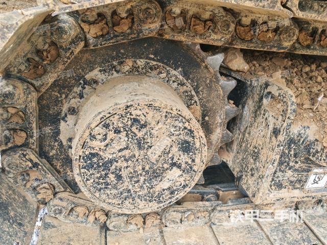 右驅(qū)動輪（行走機構(gòu)）