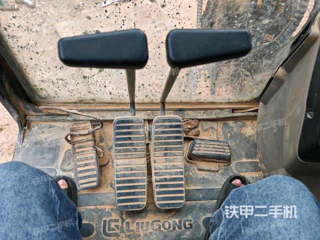 后窗玻璃角標(biāo)(駕駛室部分) 后窗玻璃角標(biāo)(駕駛室部分)