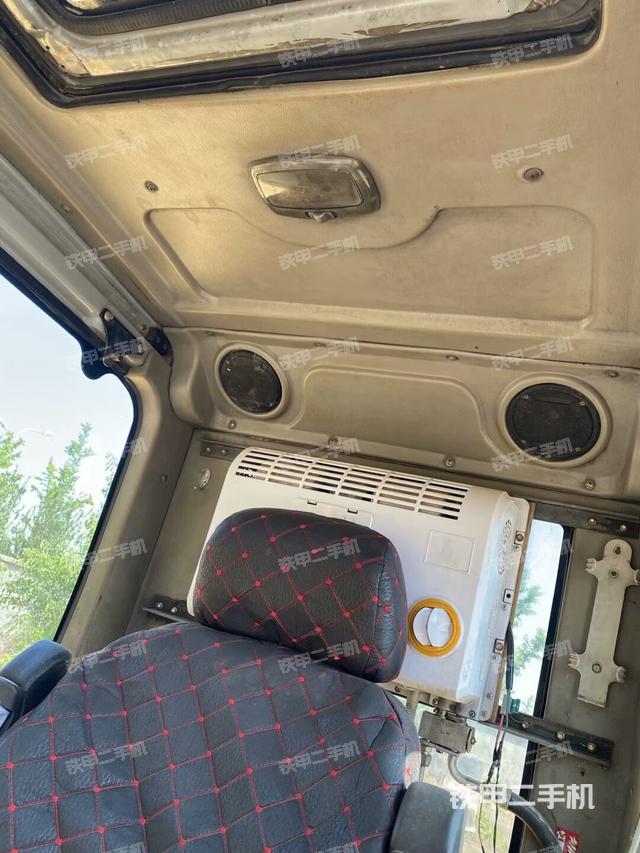 駕駛室頂部(整機外觀) 駕駛室頂部(整機外觀)
