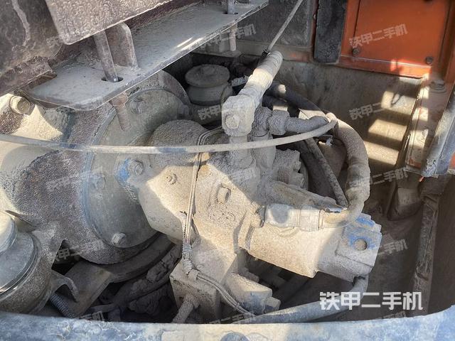 液壓泵艙室正面整體(整機(jī)外觀) 液壓泵艙室正面整體(整機(jī)外觀)