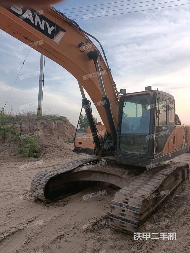 大臂根部 斜视(工作和回转装置) 大臂根部 斜视(工作和回转装置)