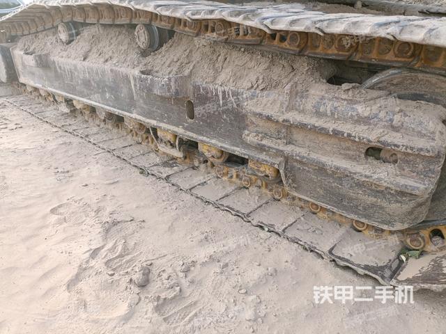 右侧履带整体(行走机构) 右侧履带整体(行走机构)