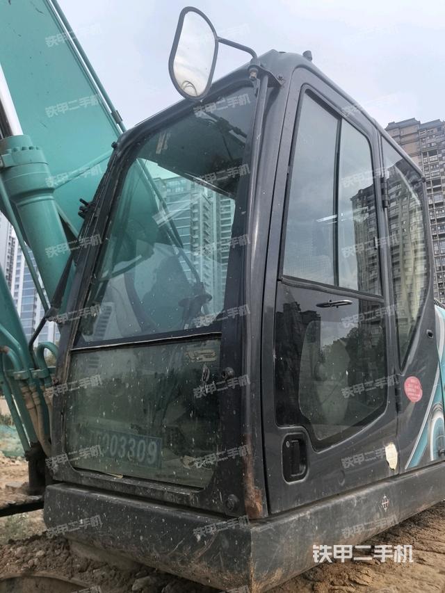 驾驶室左前45度(驾驶室部分) 驾驶室左前45度(驾驶室部分)