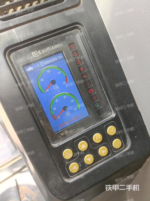 显示屏 (驾驶室部分) 显示屏 (驾驶室部分)