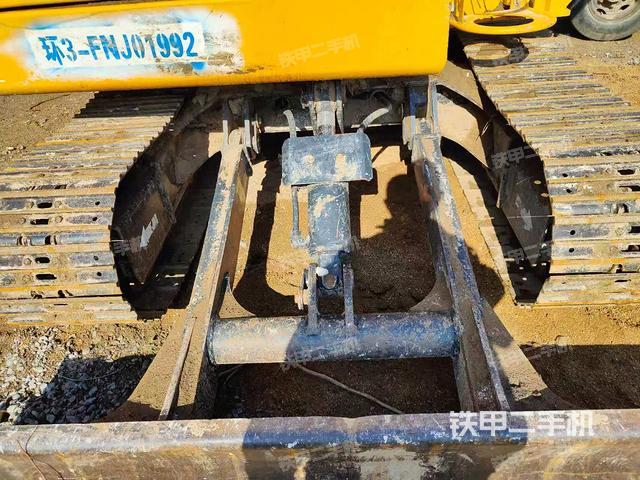 单侧履带整体(整机外观) 单侧履带整体(整机外观)