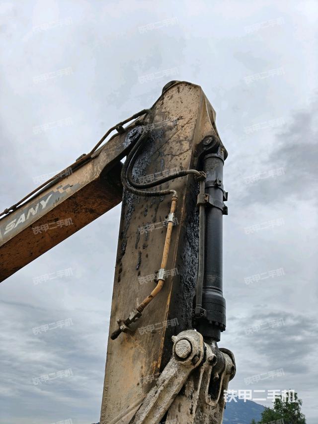 小臂整体左后（工作和回转装置）