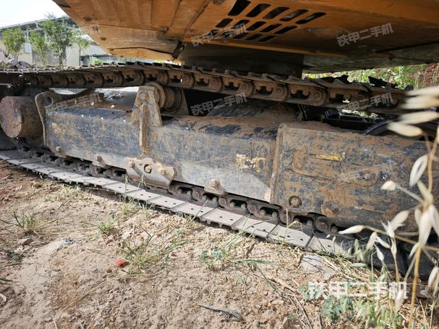 单侧履带整体(整机外观) 单侧履带整体(整机外观)