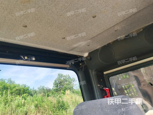 左后方玻璃角標(駕駛室部分) 左后方玻璃角標(駕駛室部分)