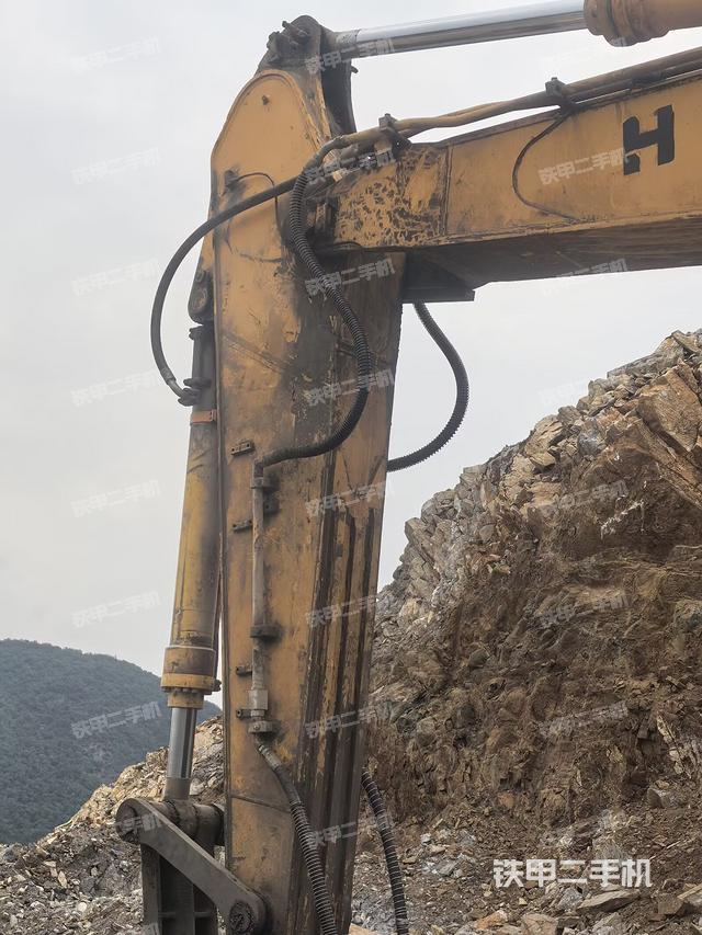 小臂整體左后(工作和回轉(zhuǎn)裝置) 小臂整體左后(工作和回轉(zhuǎn)裝置)