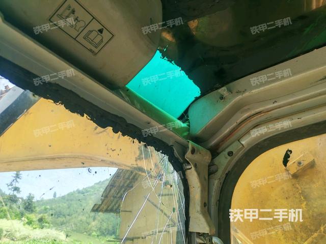 左后方玻璃角標(駕駛室部分) 左后方玻璃角標(駕駛室部分)