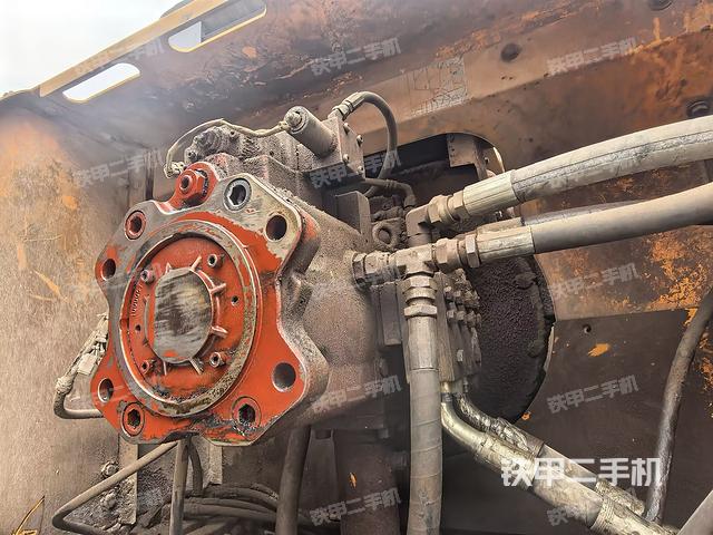 液壓泵斜45?左(大件艙室) 液壓泵斜45?左(大件艙室)