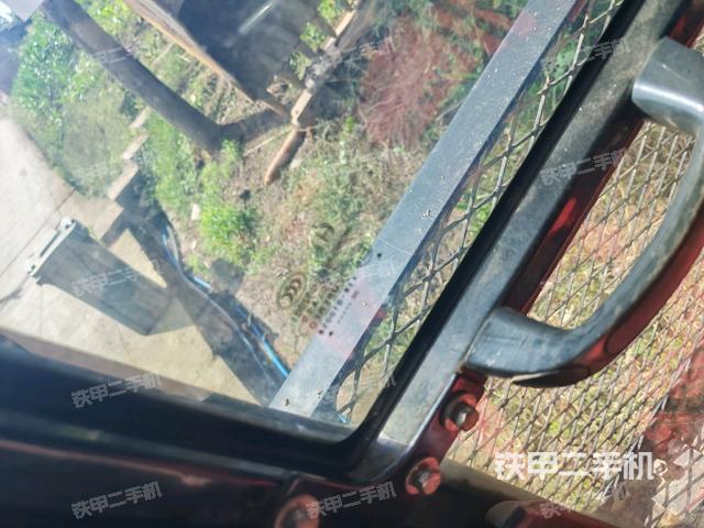 座椅后部(駕駛室部分) 座椅后部(駕駛室部分)