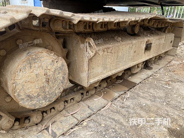 單側(cè)履帶整體(整機(jī)外觀) 單側(cè)履帶整體(整機(jī)外觀)