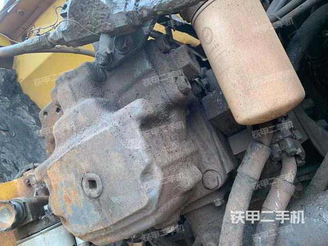 液壓泵艙室正面整體(整機外觀) 液壓泵艙室正面整體(整機外觀)